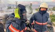 Van'daki camide çıkan yangın mahalleyi uykusunda yakaladı