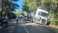 Kadirli Akarca Yaylası yolunda kamyon ile otomobil çarpıştı