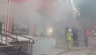 Pendik'te sabun fabrikasını alevler sardı