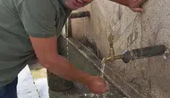 Yayladaki çeşmeyi kendi imkanlarıyla pırıl pırıl yaptı