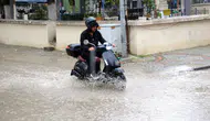 Edirne’de aniden bastıran sağanak hayatı felç etti