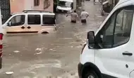 Kağıthane'de ani sağanak hayatı felç etti