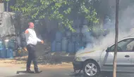Dicle yolunda seyir halindeki otomobil bir anda patladı