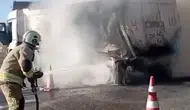 Kahramanmaraş’ta seyir halindeki kamyon alevlere teslim oldu