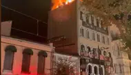 Fatih’te bir binanın çatısında bulunan baz istasyonu alev aldı