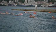 Karadeniz'in dalgalı sularında 15 Temmuz için kulaç attılar