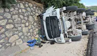 Adıyaman yolunda beton mikseri şarampole yuvarlandı