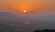 Iğdır’da gün batımı Tekelti Dağı’nı adeta ateşe verdi