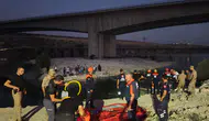 Fırat Nehri kıyısında piknik yapan 32 kişi sular yükselince mahsur kaldı