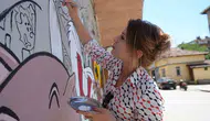 Kastamonulu genç kız gri duvarları çizgi film dünyasına çeviriyor