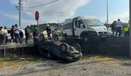 Bartın'da trafik kazası Otomobil bahçeye uçtu
