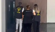 Mersin'de polis aranan suçluları tatil yaparken enselerinde yakaladı