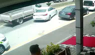 Bolu’da parktan yola çıkan otomobili kamyon biçti