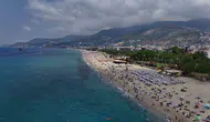 Alanya sahillerinde kavurucu sıcaklar deniz keyfini zirveye taşıdı