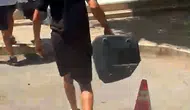 Manavgat Belediyesi önünde ses sistemi yaktı