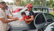 Antalya’da otomobilde mahsur kalan bebek itfaiye müdahalesiyle kurtarıldı