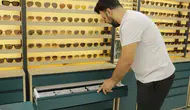 İnternetten lens satışına izin veren kararın ardından başkan koltuğu değişti