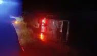 Konya Karapınar yolunda kamyon devrildi
