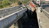 Uşak’ta tır köprüden nehir yatağına uçtu