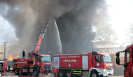 Kocaeli Körfez'de fabrika yangını kontrol altına alındı
