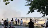 Eskişehir’de otluk yangını binalara ulaşmadan söndürüldü