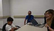 7 yaşındaki Harun yeniden duymaya başladı