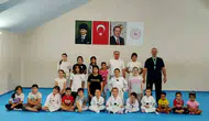 Eskişehirli gençler yaz tatilini taekwondo ile disipline ediyor