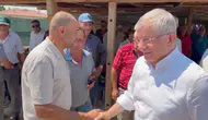 Davutoğlu Polatlı tarlasında çiftçinin dertlerini dinledi