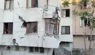 Küçükçekmece'de yıkım sırasında kaza Yan binaya çarptı