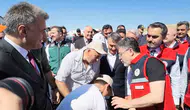 Bakan Yumaklı minik vatandaşa takıldı