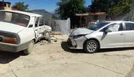 Kozan yolunda iki otomobil çarpıştı