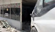 Osmaniye'de kontrolden çıkan minibüs kıraathaneye girdi