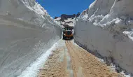 Hakkari’de yaz ortasında kış manzarası