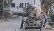 Hatay'da beton mikserinin yola saçtığı harç trafiği tehlikeye attı