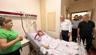 Tahmazoğlu hastanedeki vatandaşlara moral ziyareti gerçekleştirdi