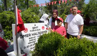 7 yaşındaki Ömer Halis, ismini aldığı şehidin mezarı başında