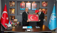 Düzce Valisi Makas Ülkü Ocaklarını ziyaret etti