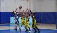 Sivaslı minik basketbolcular parkede şampiyonluk coşkusu yaşadı