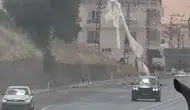 Siirt sokaklarında elektrik direği alevlere teslim oldu