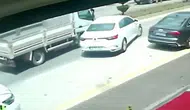 Bolu'da parktan çıkan otomobile kamyonet çarptı