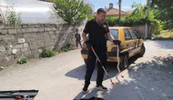 Çorum'da park halindeki otomobile yılan sürprizi