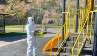 Körfez’de oyun parkları çocuk sağlığı için özel ilaçlarla temizleniyor