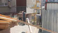 Küçükçekmece'de inşaat kazası bina sakinlerini evlerinde hapsetti