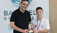 Başiskele’nin minik şampiyonu madalyasını belediyeye getirdi
