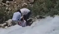 Van Kanispi Şelalesi’nde yürekleri ağza getiren kurtarma operasyonu
