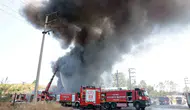 Kocaeli’de boya fabrikasında korkutan yangın