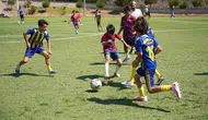 Sındırgı’da çocuklar futbolla depremin izlerini siliyor