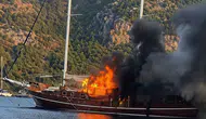 Göcek açıklarında lüks tekne alevlere teslim oldu