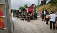 Tokat Niksar yolunda kamyonet devrildi