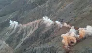 Keban'da yeni yol için dağlar dinamitle parçalanıyor